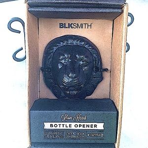 BLKSMITH LION HEAD BOTTLE OPENER CAST IRON BLACK NEW IN BOX